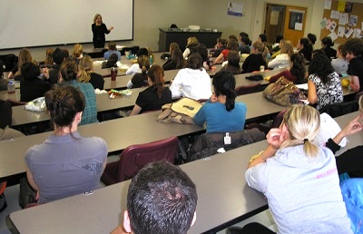 Johanne Vaillancourt at Veterinary Faculty in 2008 to speak on parrot.