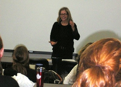 Johanne Vaillancourt at Veterinary Faculty in 2008 to speak on parrot.